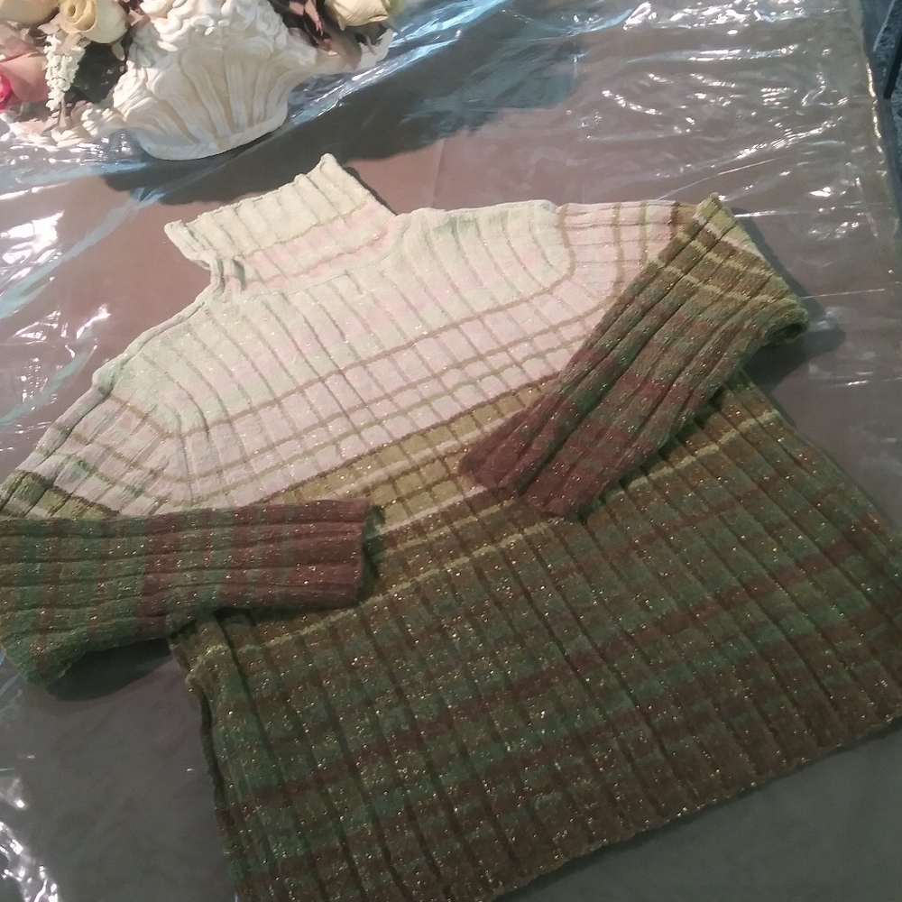 Tiara International Fashion Top